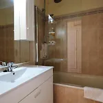 Lounge בית הארחה 2*