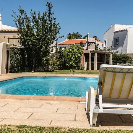 Lounge Αλμπουφέιρα